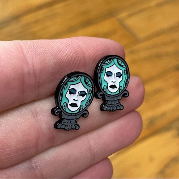 Madame Leota and haunted mansion stud earrings - Picture 14 of 15